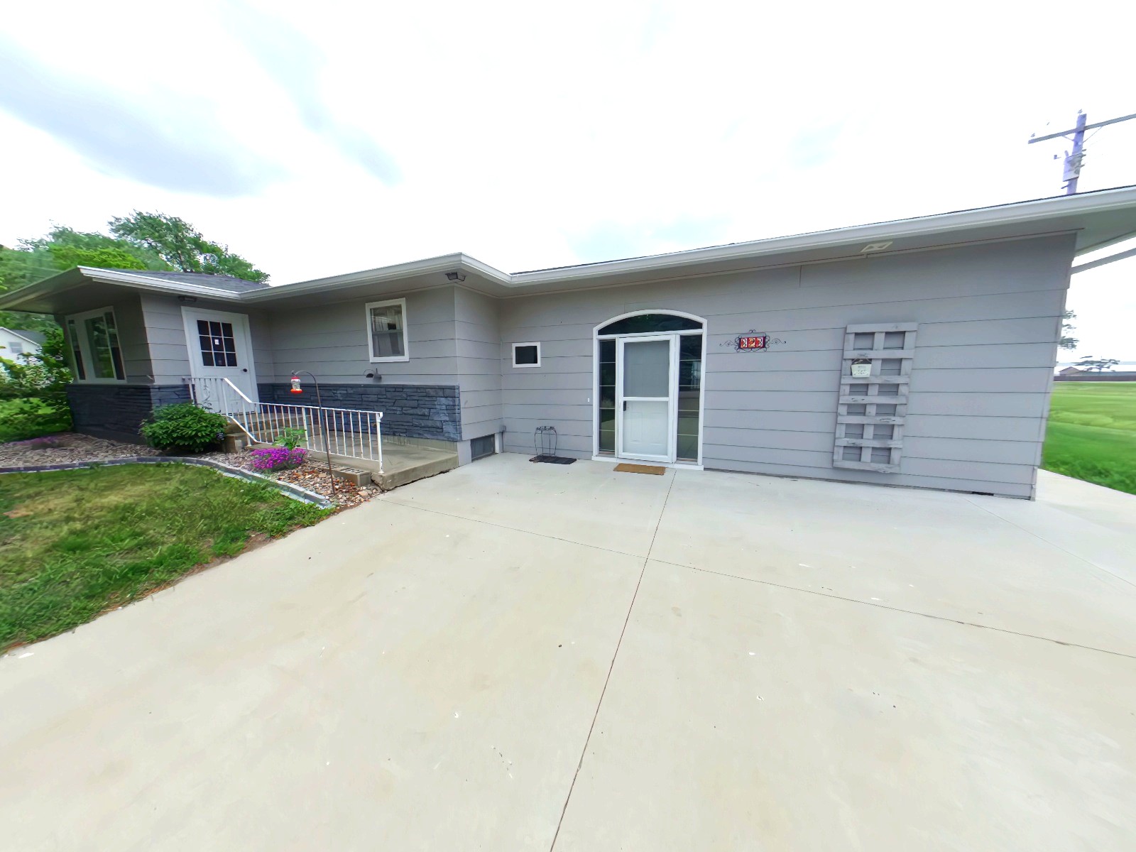 Click to view full size 323 West 10th Street, Gregory, SD — Gregory, SD real estate photo — photo 1 of 25